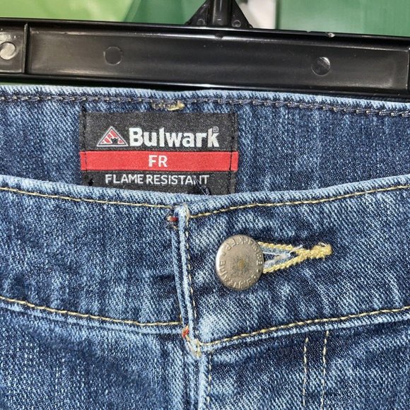 BULWARK Men's FLAME RESISTANT (FR) jeans in MEDIUM WASH sz 32" x 32" - VGUC - Picture 5 of 11